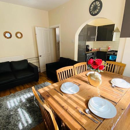 Entire 4 Bedroom House - Ev Point & Free Parking Liverpool Eksteriør billede