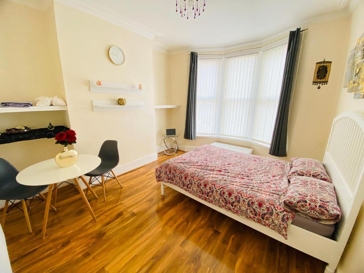 Entire 4 Bedroom House - Ev Point & Free Parking Liverpool Eksteriør billede